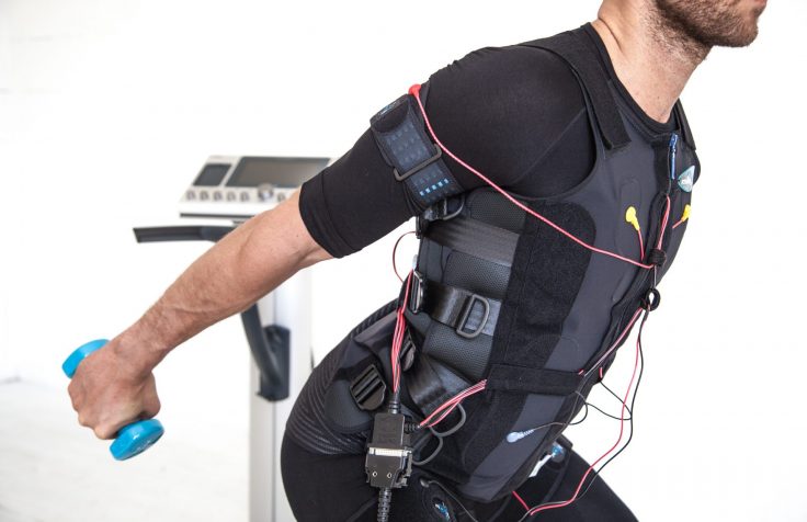 Elettrostimolatore muscolare in funzione
